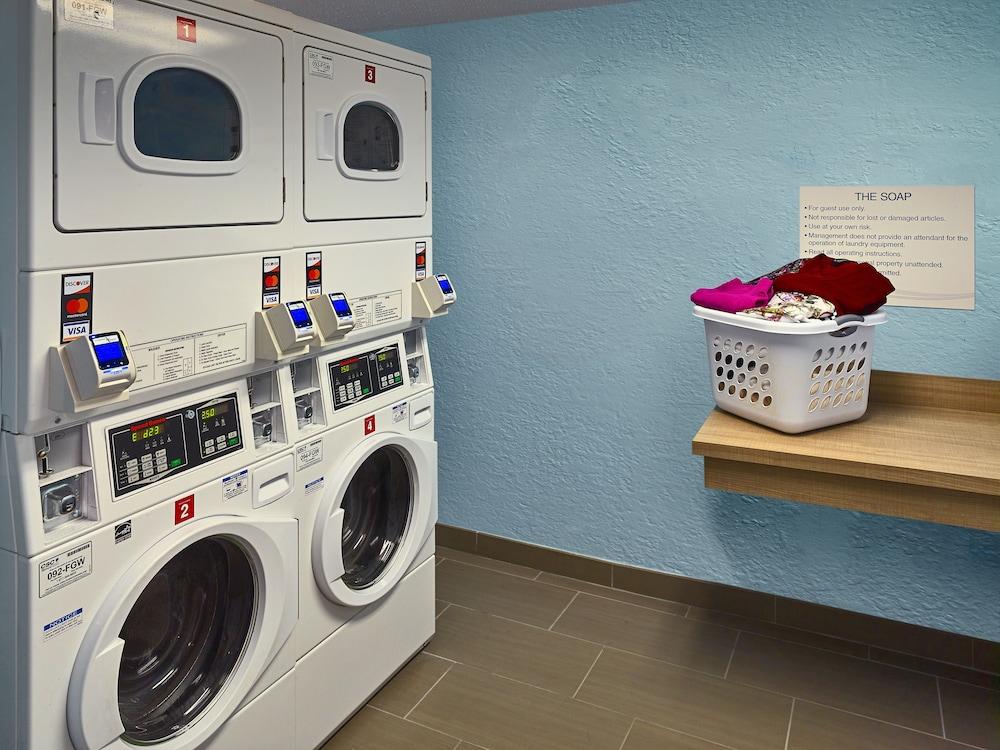 Sonesta Simply Suites Cleveland Airport Middleburg Heights Eksteriør bilde