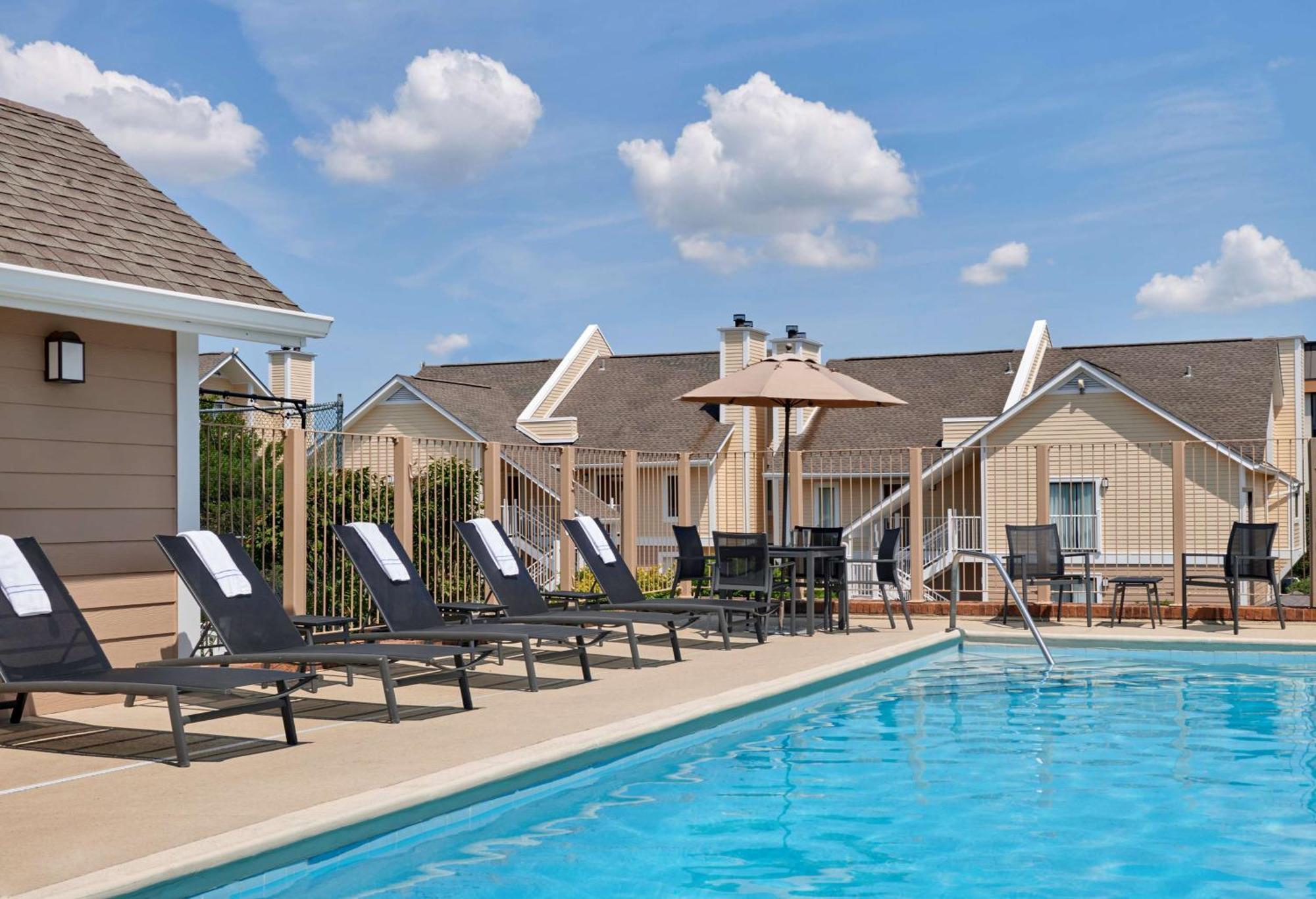 Sonesta Simply Suites Cleveland Airport Middleburg Heights Eksteriør bilde