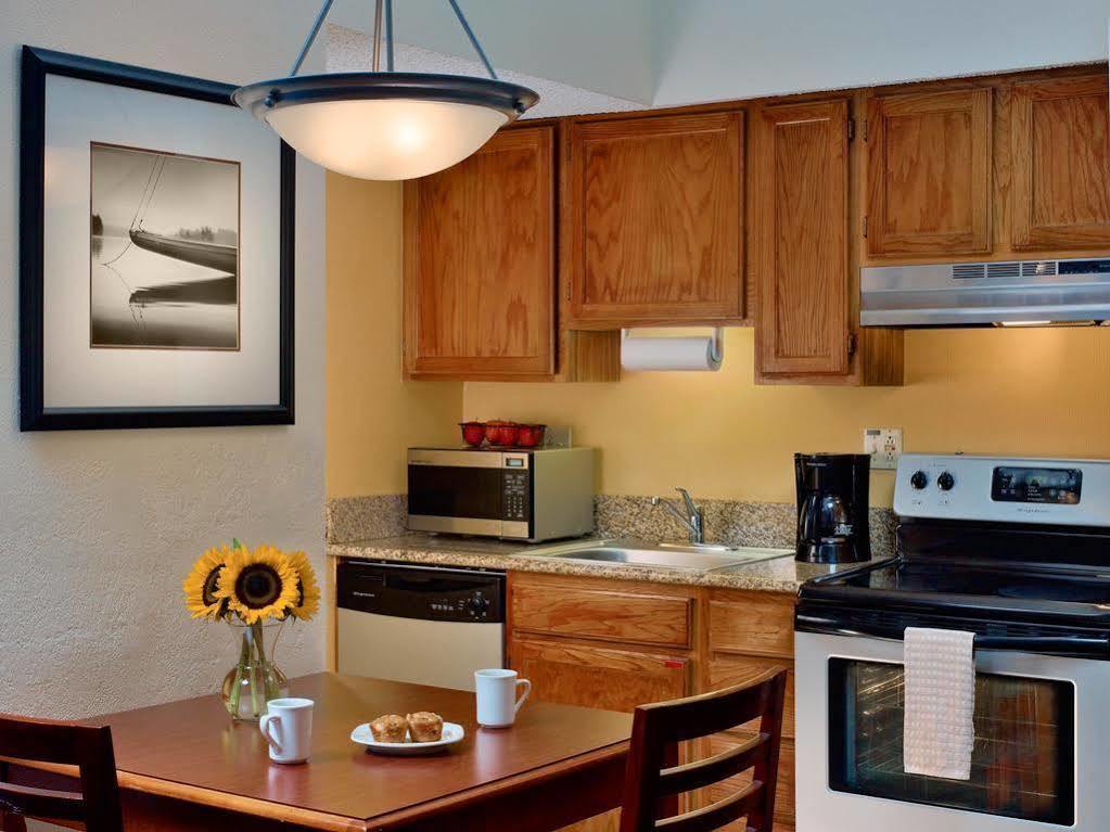 Sonesta Simply Suites Cleveland Airport Middleburg Heights Eksteriør bilde